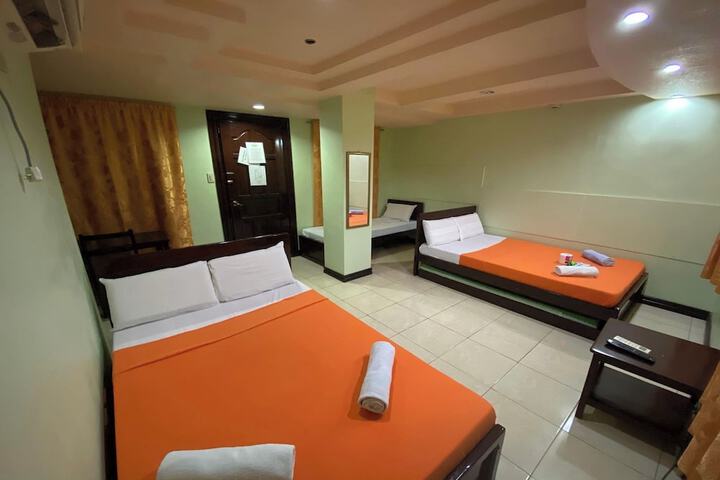 Room 8 of 28