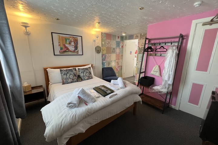 Room 27 of 48