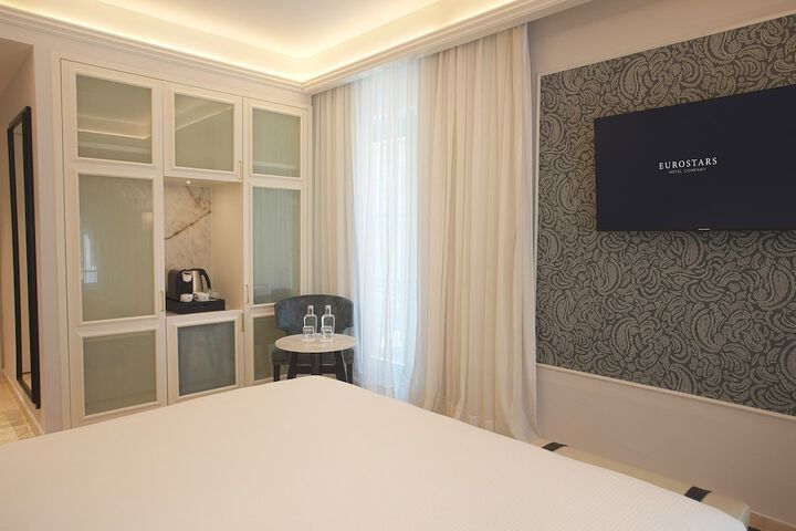 Room 8 of 31