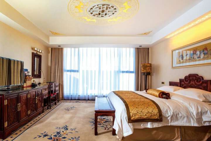 Room 14 of 65