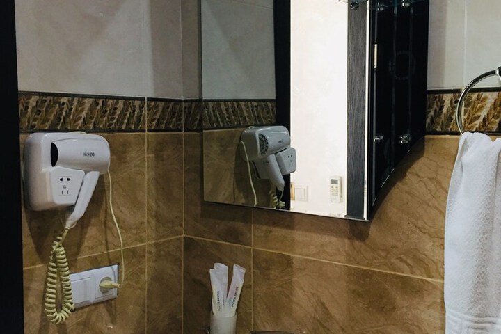 Room 32 of 35