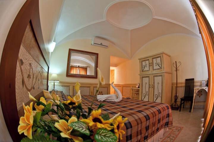 Room 18 of 48
