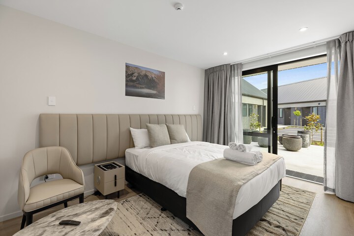 Room 2 of 40