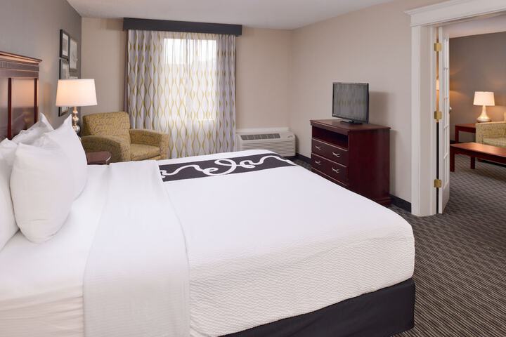 1 King Bed (7 of 24)