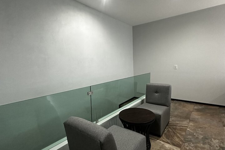 Room 4 of 43