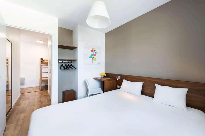 Room 16 of 74