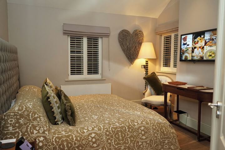 Room 4 of 41