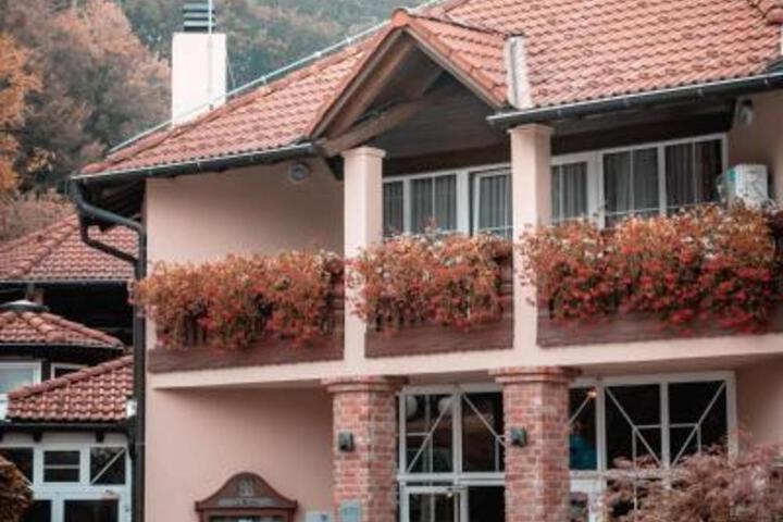 Hotel & Restaurant Se-Mi