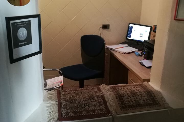 Concierge desk