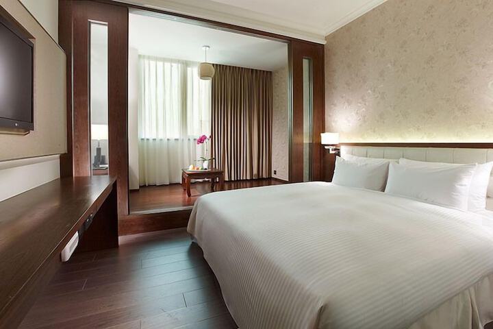 Room 8 of 28