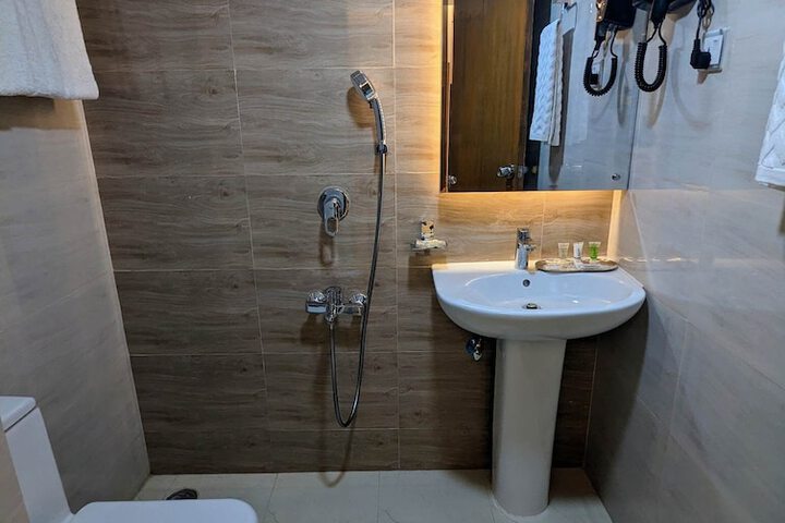 Room 12 of 16