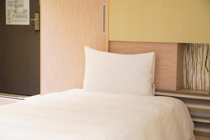 Room 7 of 83