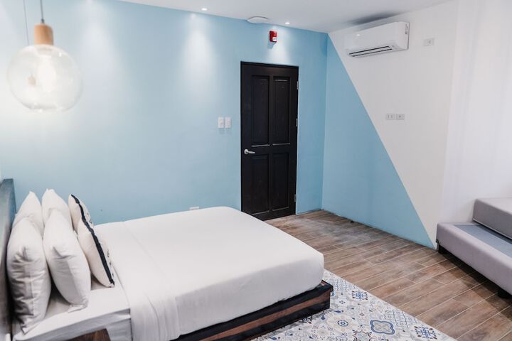 Room 15 of 65