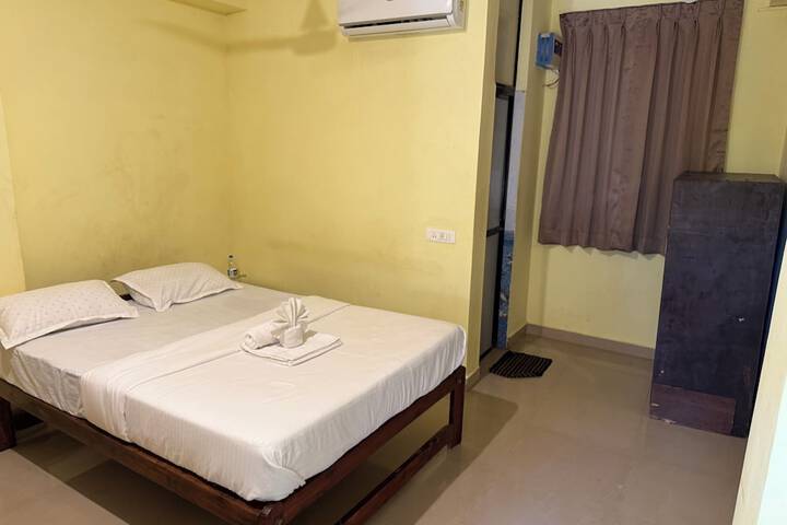 Room 4 of 25