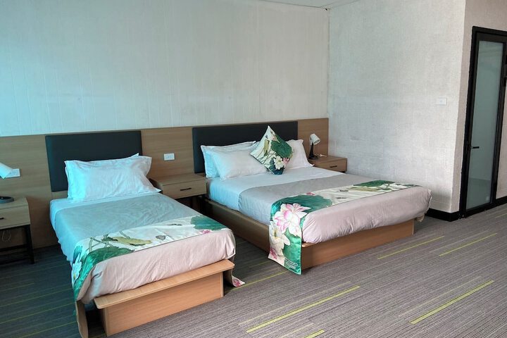Room 7 of 28