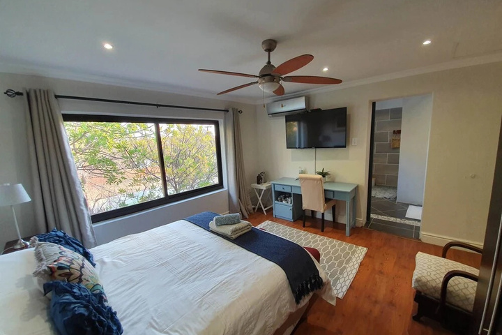 Room 4 of 16