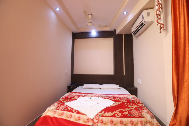 Room 6 of 20