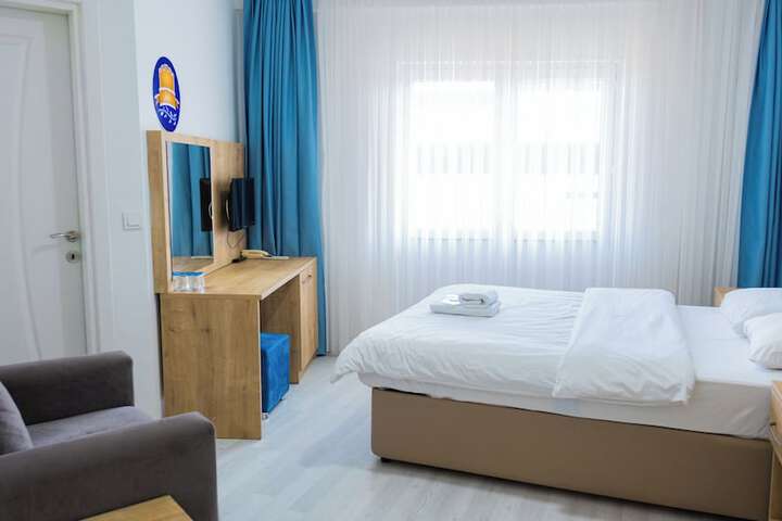 Room 12 of 24
