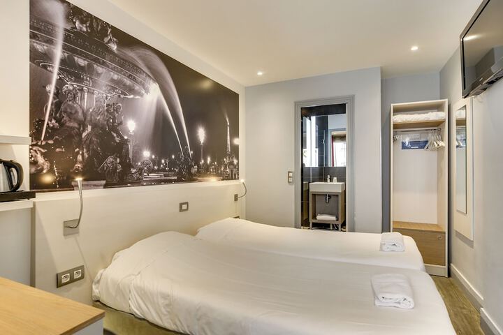 Room 5 of 25