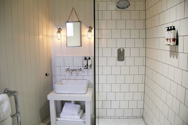 Room 28 of 62