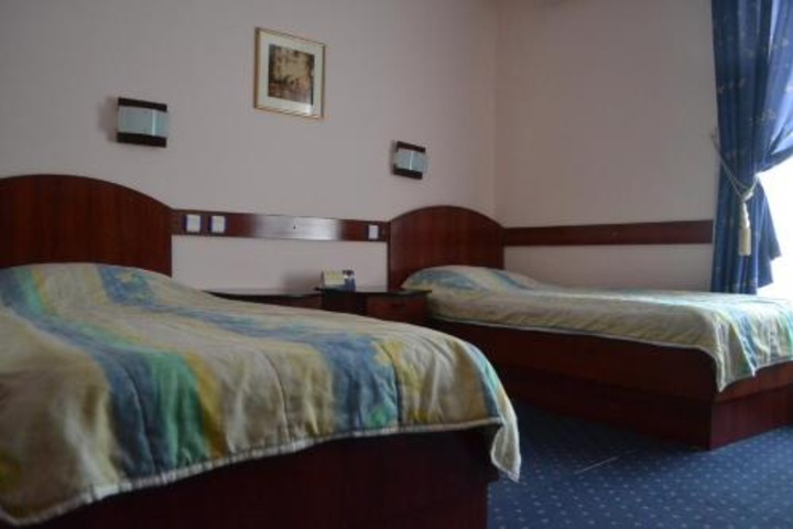 Room 4 of 13
