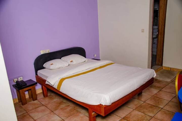 Room 5 of 12