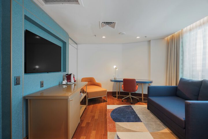Room 12 of 142