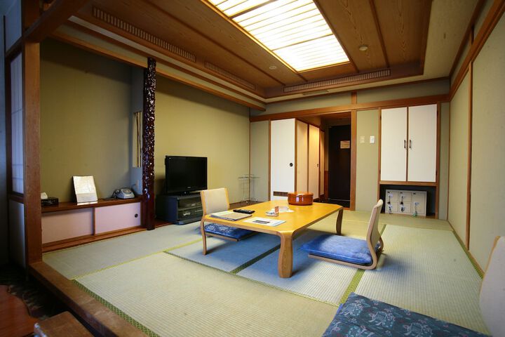 Room 16 of 38