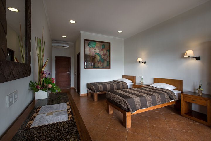 Room 6 of 78