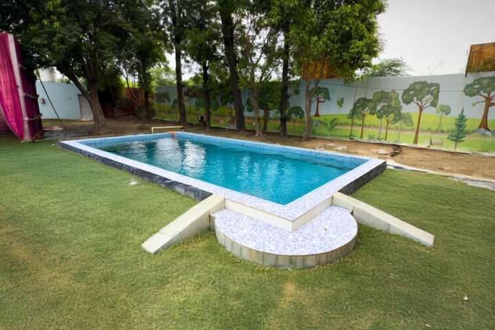 Pool 14 of 20