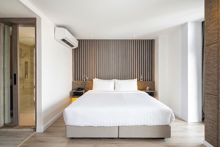 Room 25 of 42