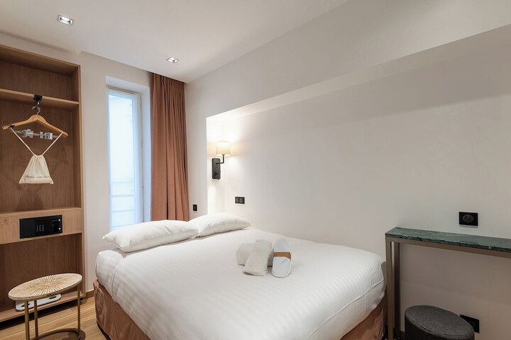 Room 3 of 35