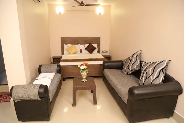 Room 4 of 24