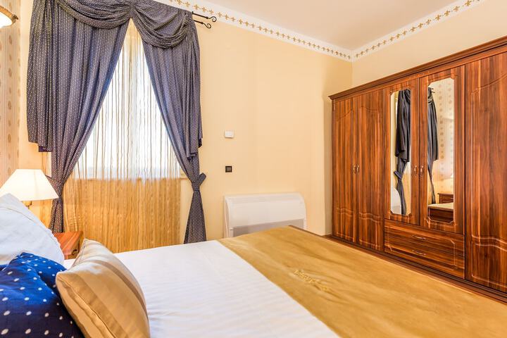 Room 30 of 96