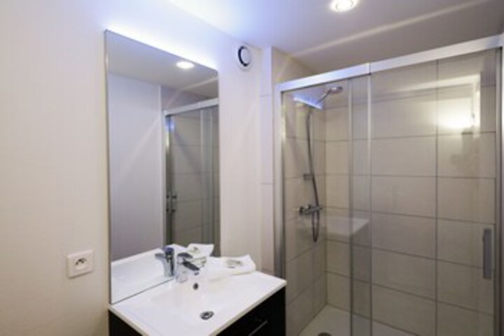 Room 4 of 60