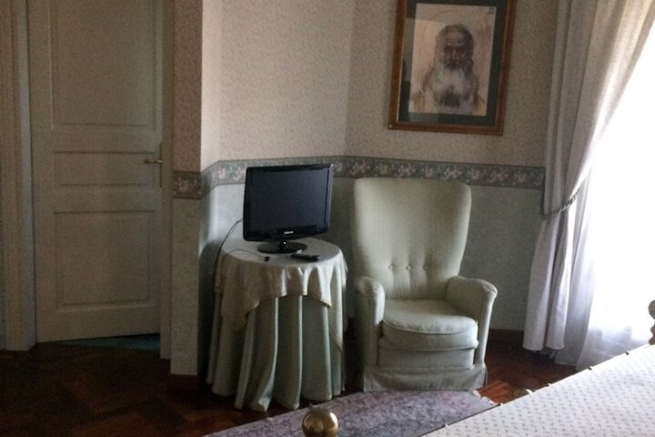 Room 11 of 29