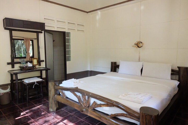 Room 3 of 37