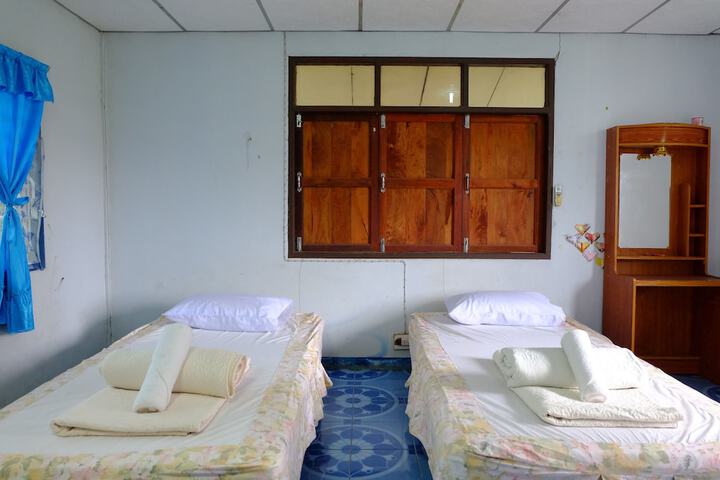 Room 5 of 12