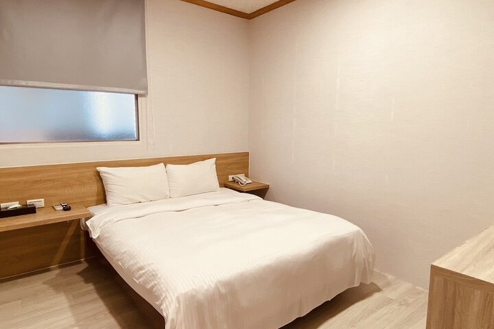 Room 15 of 38