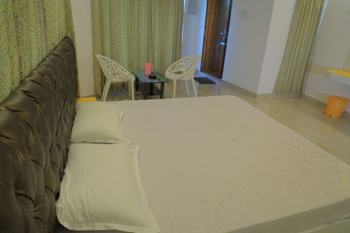 Room 10 of 19