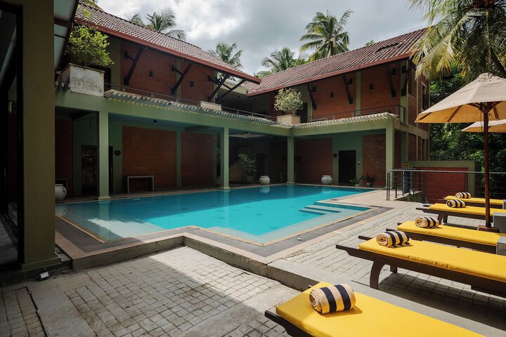 Pool 19 of 41