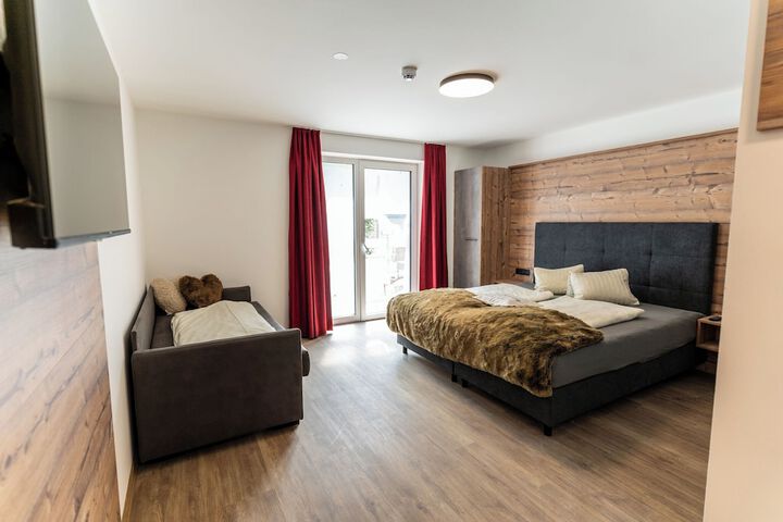 Room 4 of 42