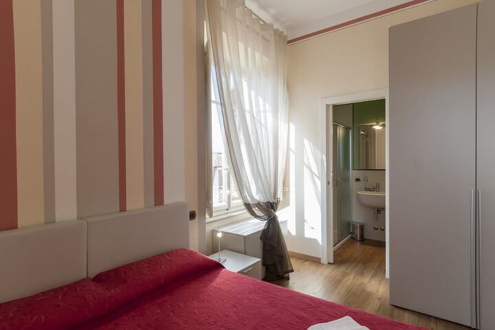 Room 6 of 18