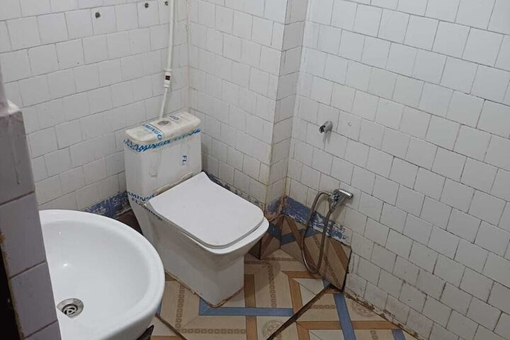 Room 8 of 10