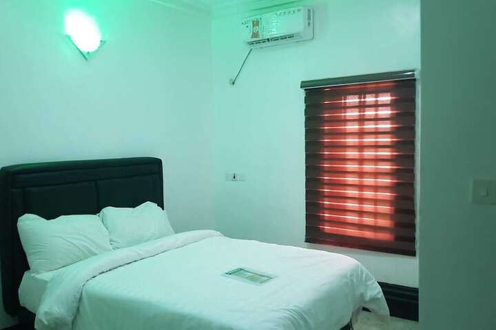 Room 8 of 13