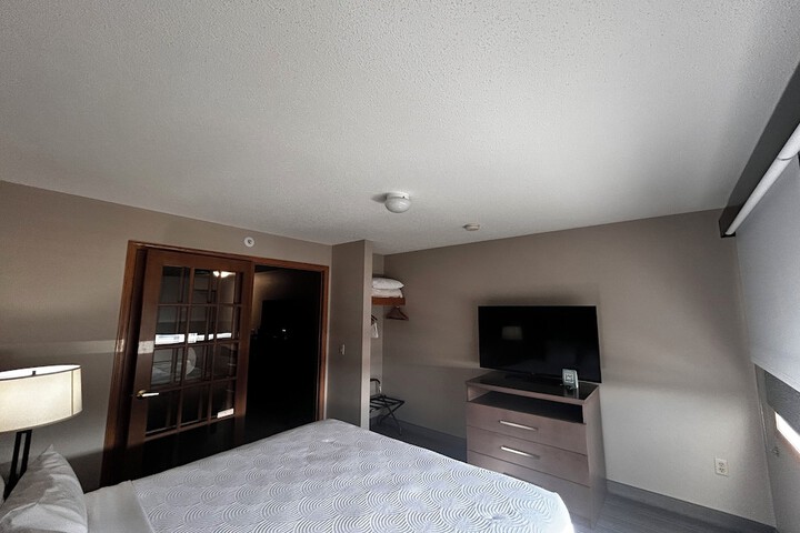 Room 12 of 28