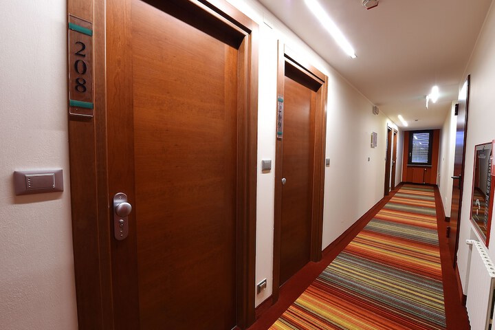 Ballroom/Hall 41 of 46