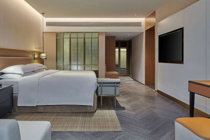 Room 10 of 94
