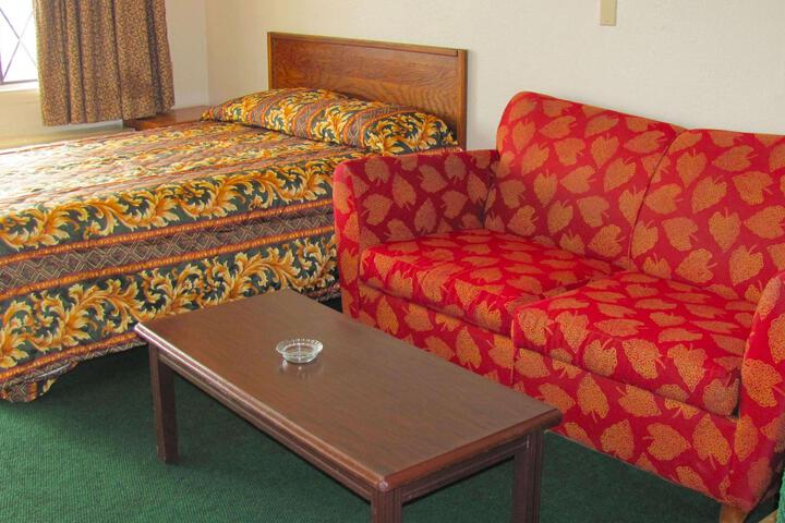 1 King Bed (5 of 5)