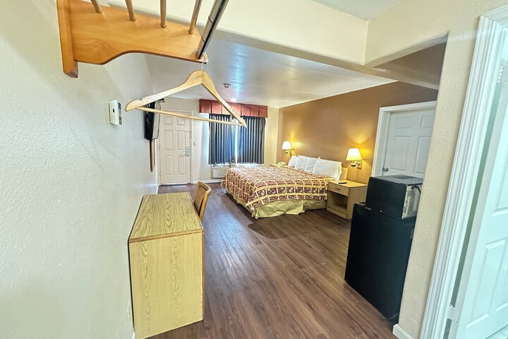 Room 7 of 35
